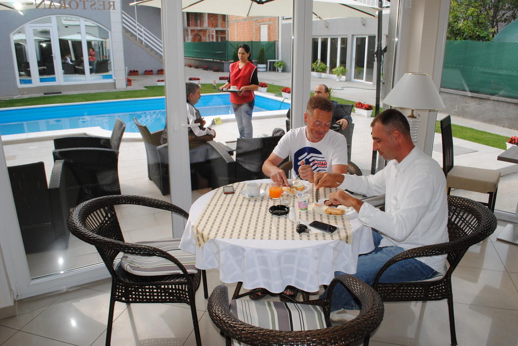 Vila Delux Negotin Bagian luar foto